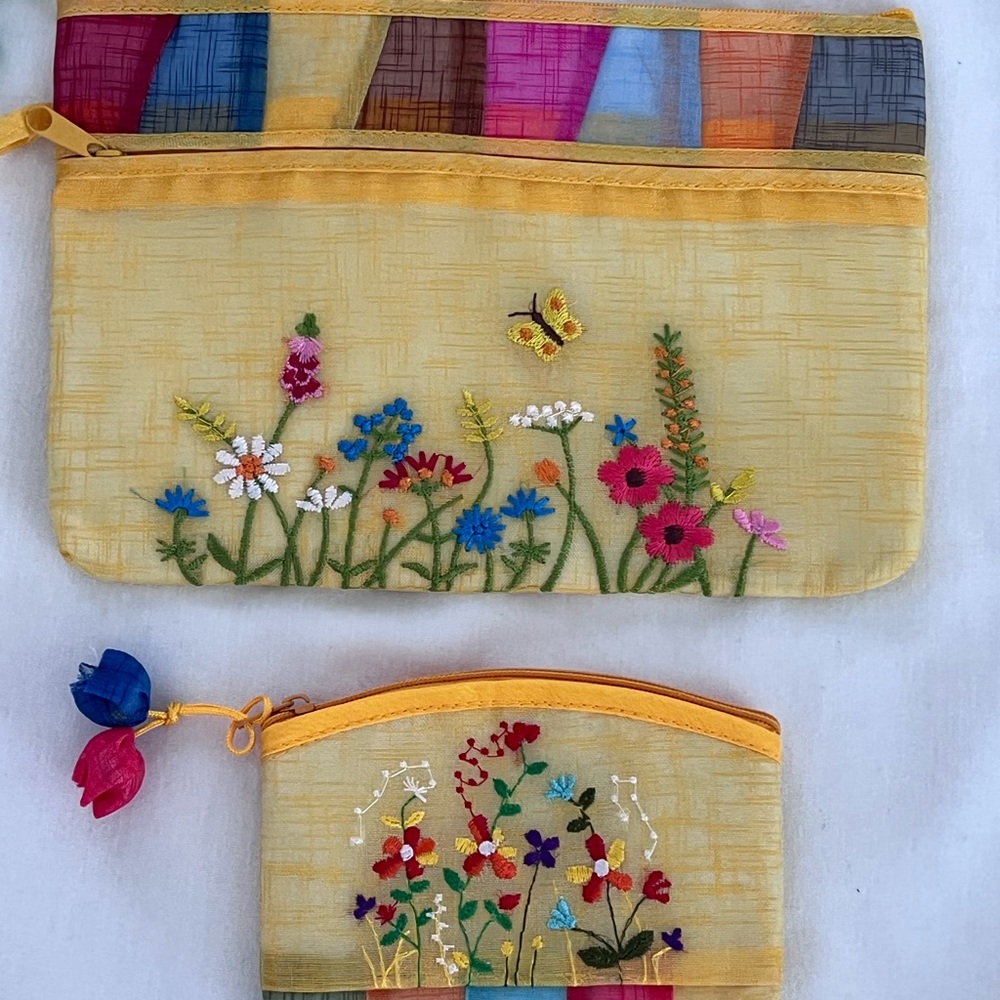 Embroidered Floral Cosmetic Bag Set